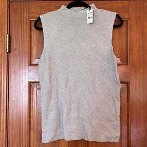 NWT. Express women’s mock turtle neck, sleeveless. Gray, size XL. smoke free